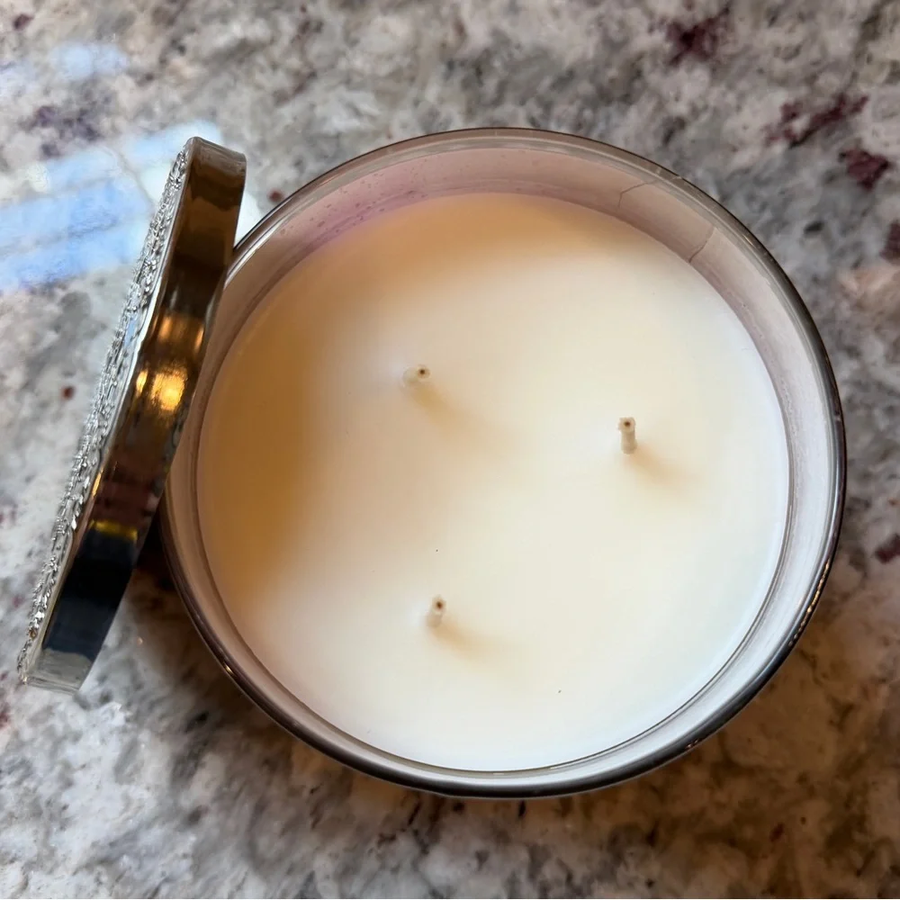 New Bath & Body Works "Strawberry Snowflakes" 3-wick Candle - Picture 2 of 3